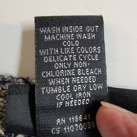 Lane Bryant Sweater, Women 22/24, Black and White, V-Neck, Long Sleeve, GUC - Picture 6 of 10